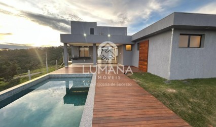 Casa Em Condomínio