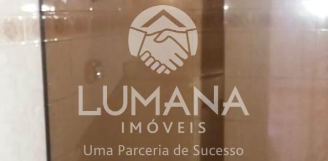 PRÉDIO COM ELEVADOR 