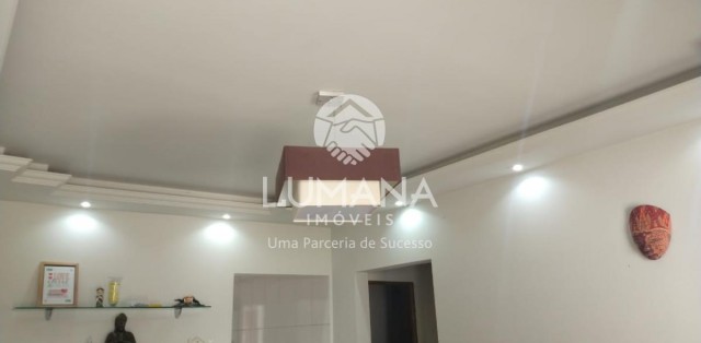 CASA EM VESPASIANO 