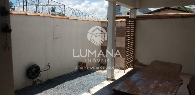CASA EM VESPASIANO 