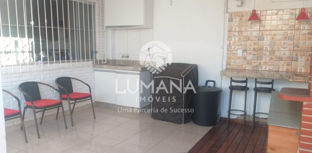 CASA EM VESPASIANO 