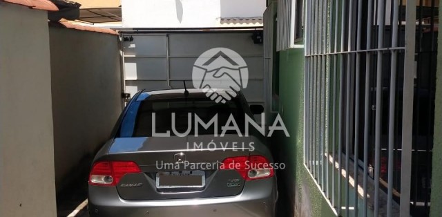 CASA EM VESPASIANO 