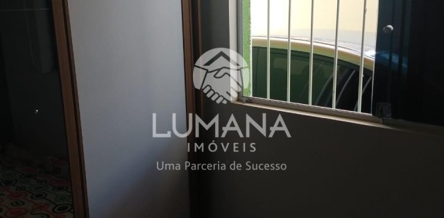 CASA EM VESPASIANO 