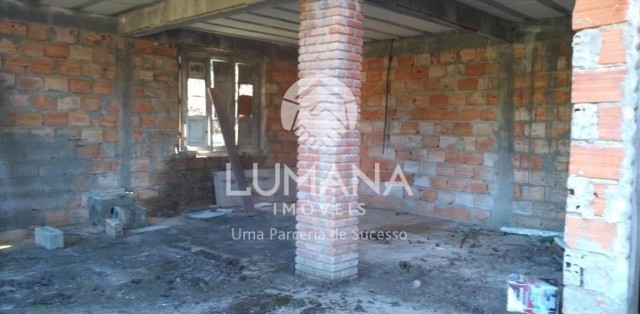 LOTE COM CONSTRUÇÃO