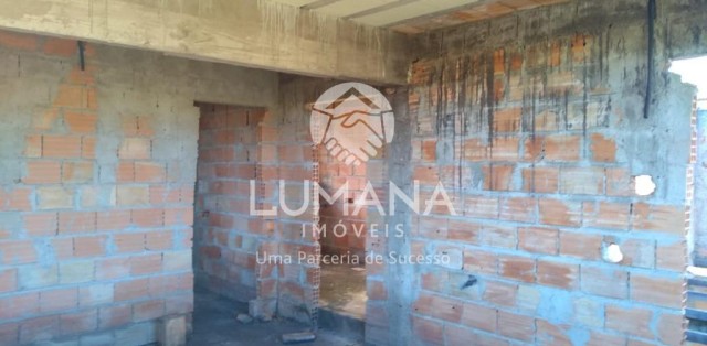 LOTE COM CONSTRUÇÃO
