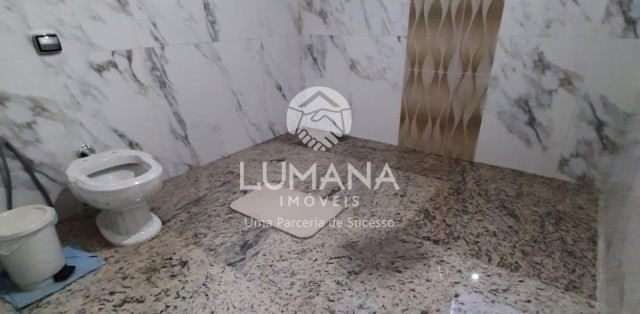 PRÉDIO COMERCIAL 