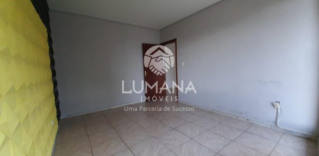 PRÉDIO COMERCIAL 