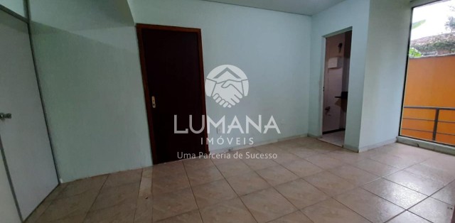 PRÉDIO COMERCIAL 
