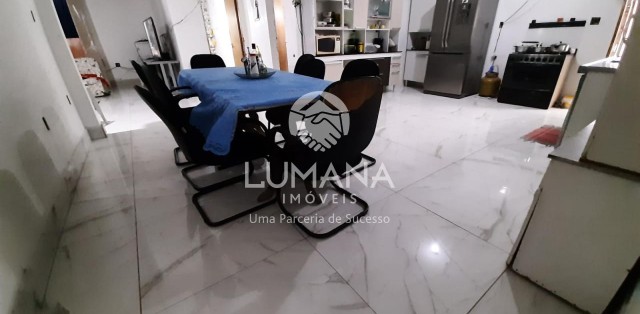 PRÉDIO COMERCIAL 