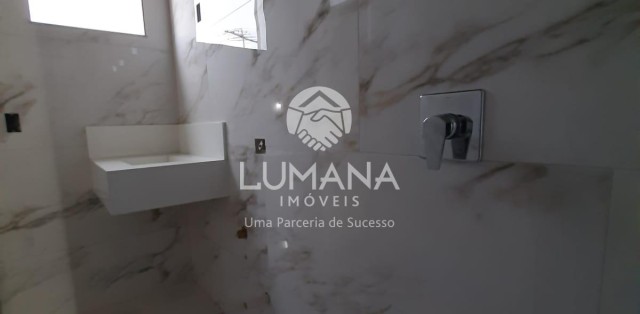 PRÉDIO COMERCIAL 