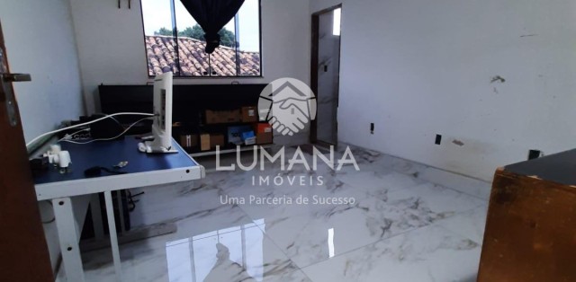 PRÉDIO COMERCIAL 
