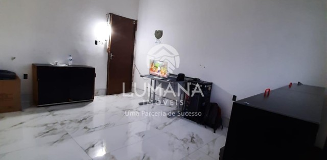 PRÉDIO COMERCIAL 