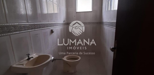 PRÉDIO COMERCIAL 