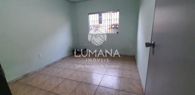 PRÉDIO COMERCIAL 