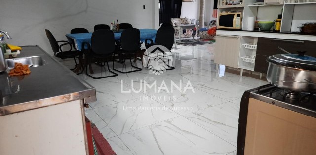 PRÉDIO COMERCIAL 
