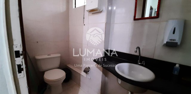 PRÉDIO COMERCIAL 