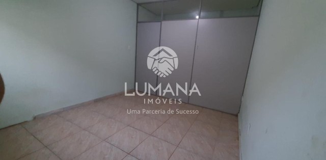 PRÉDIO COMERCIAL 