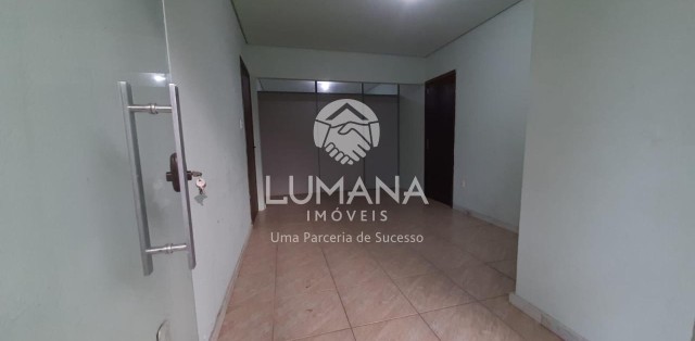 PRÉDIO COMERCIAL 