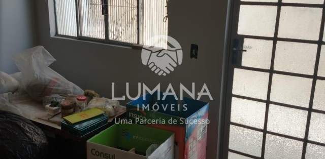 PRÉDIO COMERCIAL 