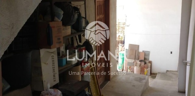 PRÉDIO COMERCIAL 