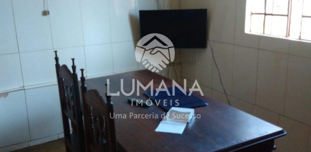 PRÉDIO COMERCIAL 