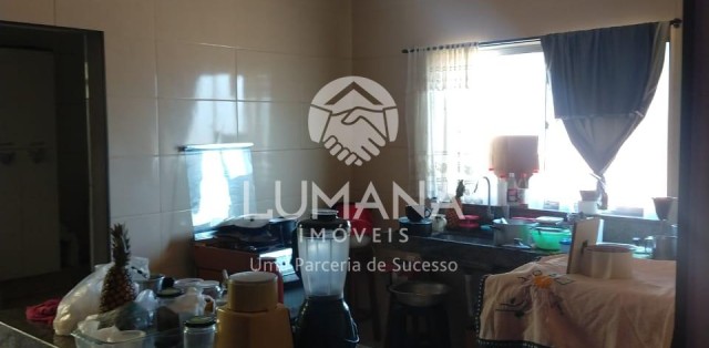 PRÉDIO COMERCIAL 
