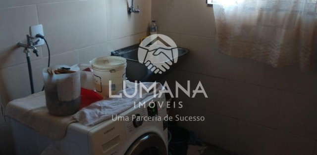 PRÉDIO COMERCIAL 