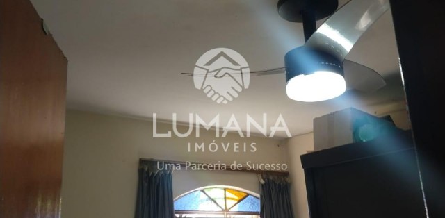 PRÉDIO COMERCIAL 