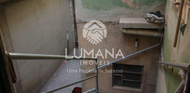 PRÉDIO COMERCIAL 