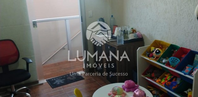 PRÉDIO COMERCIAL 