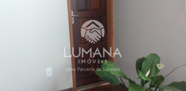 PRÉDIO COMERCIAL 