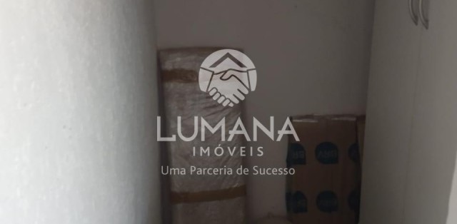 PRÉDIO COMERCIAL 
