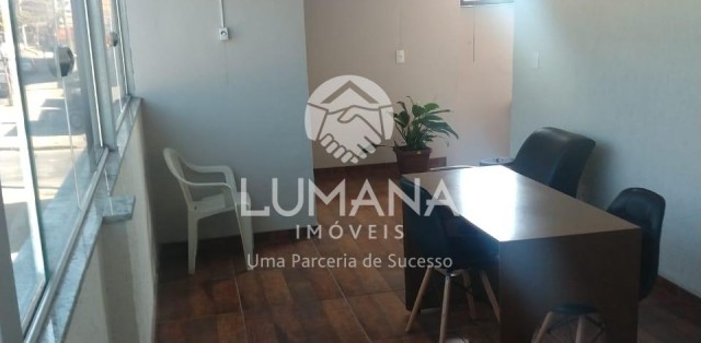 PRÉDIO COMERCIAL 