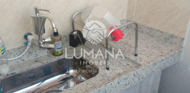 PRÉDIO COMERCIAL 
