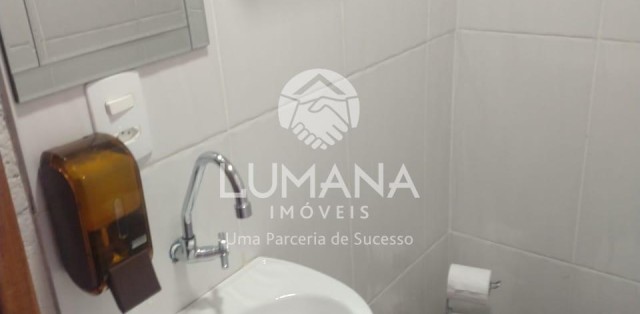 PRÉDIO COMERCIAL 