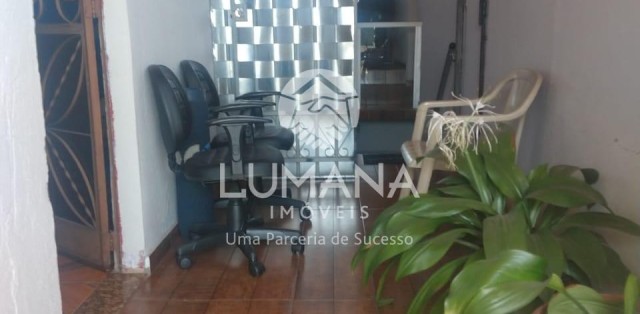 PRÉDIO COMERCIAL 