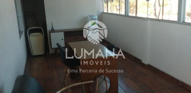 PRÉDIO COMERCIAL 