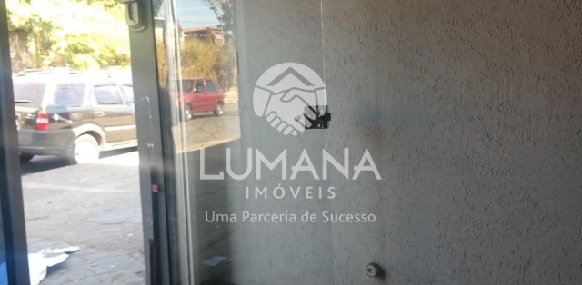 PRÉDIO COMERCIAL 