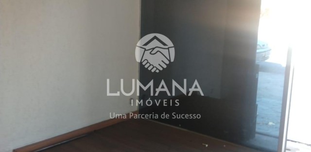 PRÉDIO COMERCIAL 