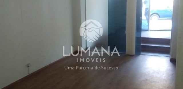 PRÉDIO COMERCIAL 
