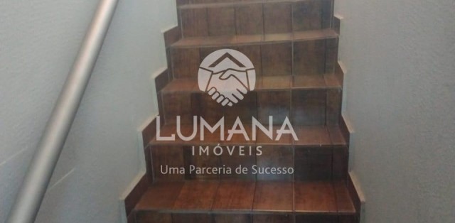 PRÉDIO COMERCIAL 