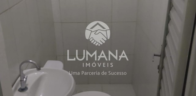 PRÉDIO COMERCIAL 