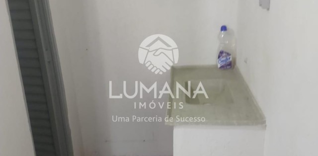 PRÉDIO COMERCIAL 