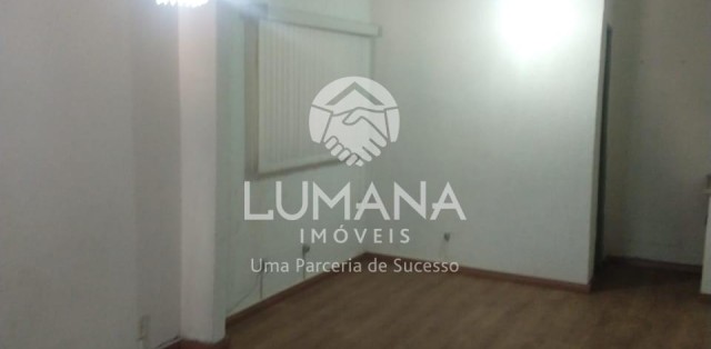PRÉDIO COMERCIAL 