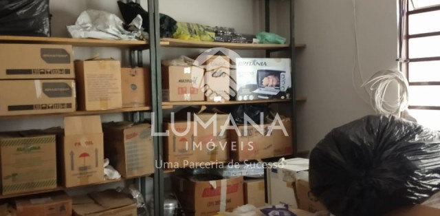 PRÉDIO COMERCIAL 