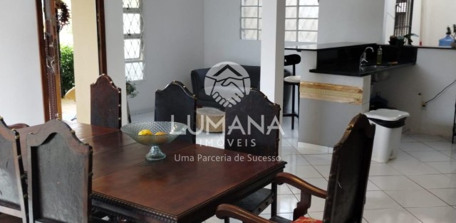 CASA COM TERRAÇO 