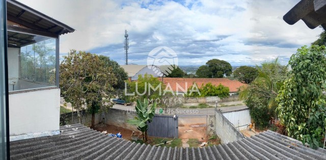 CASA COM TERRAÇO 