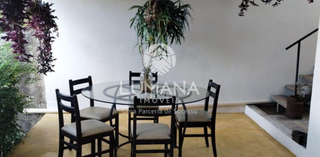 CASA COM TERRAÇO 