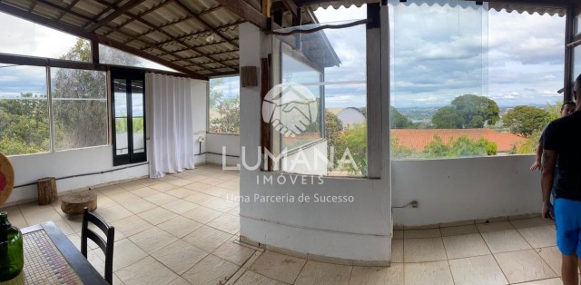 CASA COM TERRAÇO 