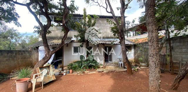 CASA COM TERRAÇO 